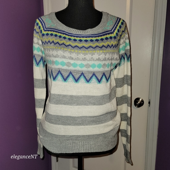 Red Camel Junior's Gray, White, Blue pattern Sweater Sz: M - Picture 7 of 9